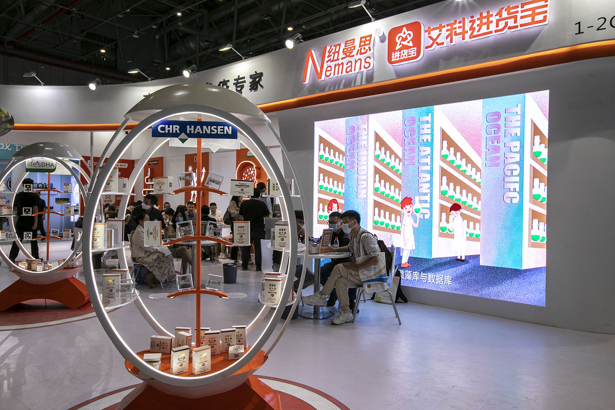 DHA藻油软胶囊功效与作用：促进大脑发育、改善心血管健康、增强免疫力