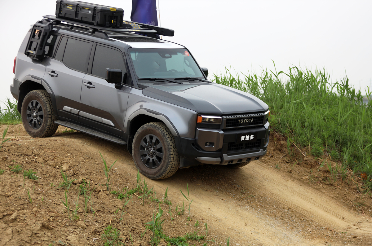 写一个5分钟博主介绍坦途汽车的幽默文案