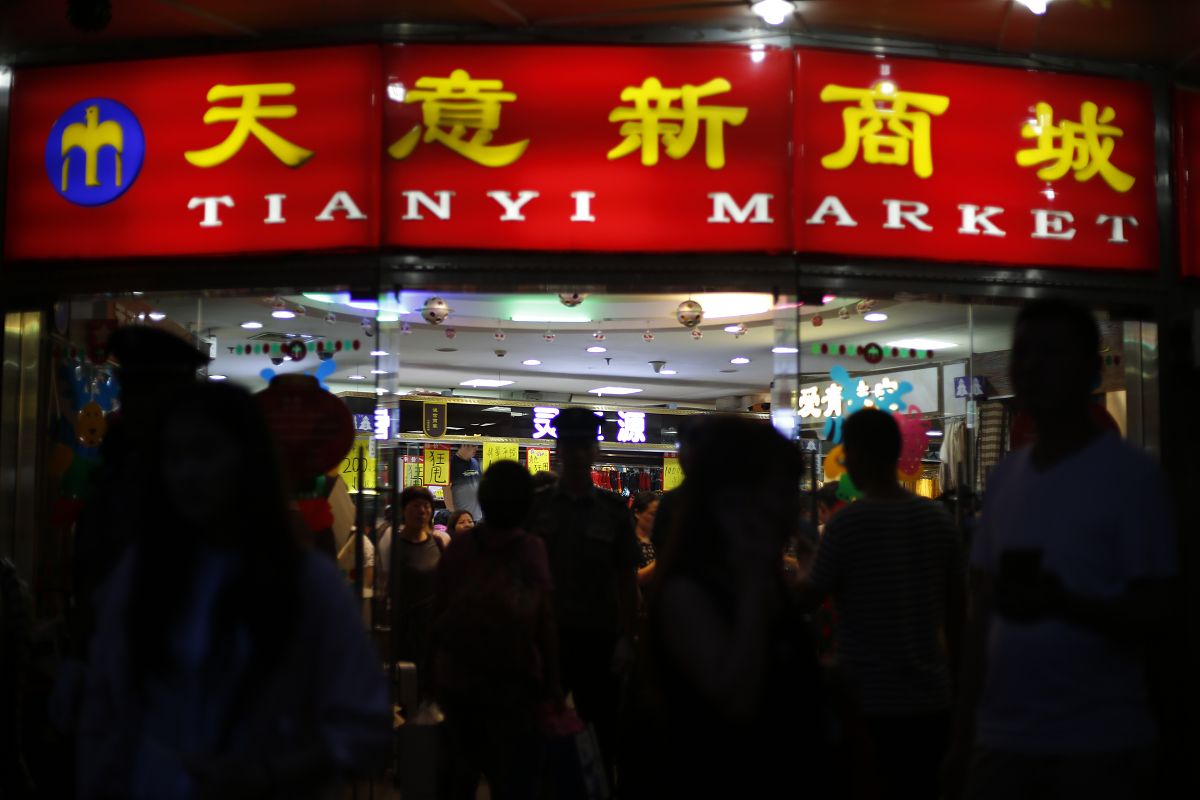 2017年9月15日,是北京阜成门外"天意小商品批发市场"营业的最后一天,1