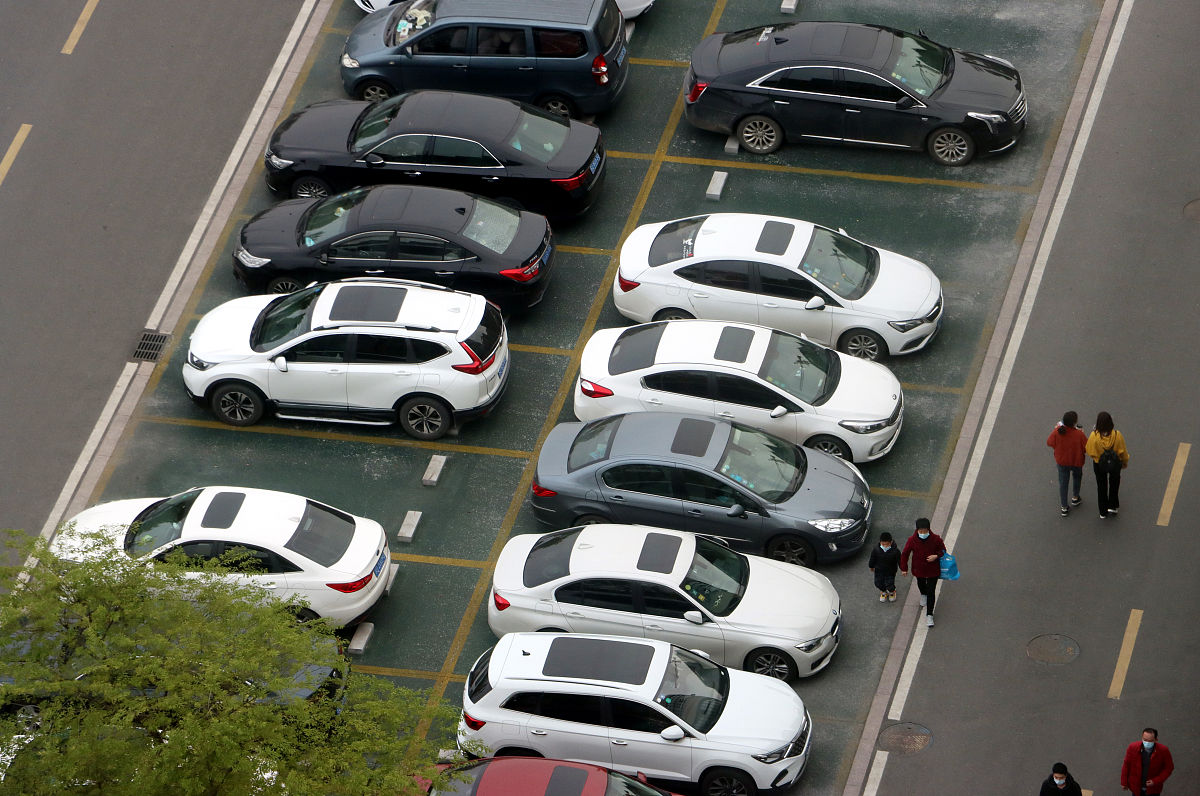 侧方停车技巧：简单易懂的步骤指南