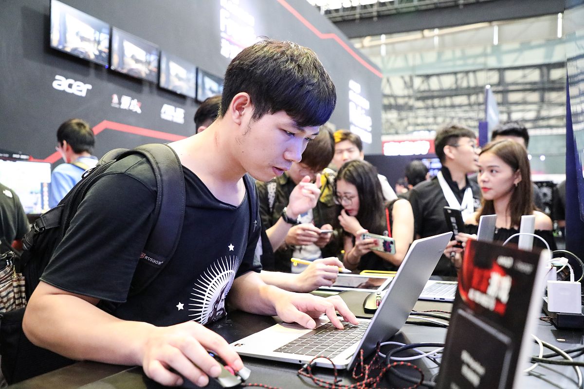 电竞选手职业详解：收入、技能、挑战与未来