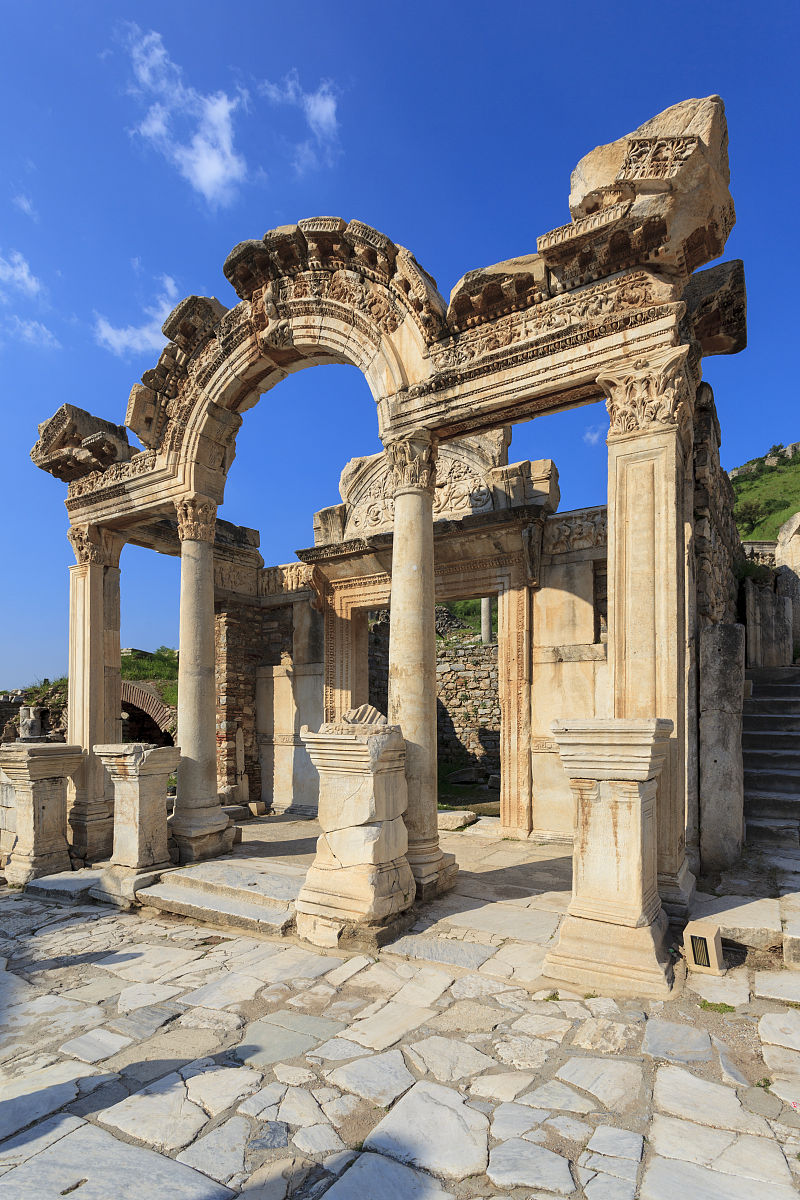 我正在准备雅思口语part1请基于我给的内容写一个简短的英文回答：问题Do you know any famous people in your area回答我的家乡是中国历史上唯一一位女皇帝的故乡她也是我的家乡最出名的人人们为了纪念她还创造女儿节