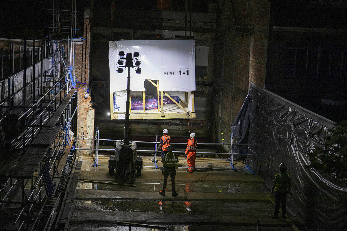 当地时间2019年8月12日,英国布里斯托,当地一家建筑商采取开创性施工