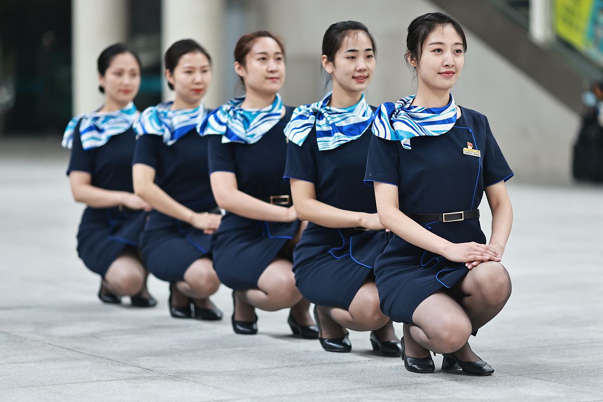 合川职业教育中心动车乘务专业 - 培养高铁乘务员的优质选择