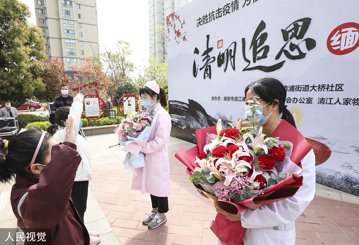 老师紧急送医！学生突发疾病，家长感动不已