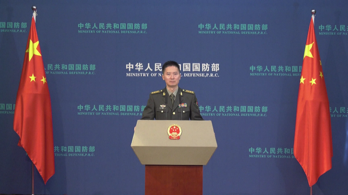 给这个稿子写10句用户跟评：国防部新闻发言人谭克非就美对台军售答记者问