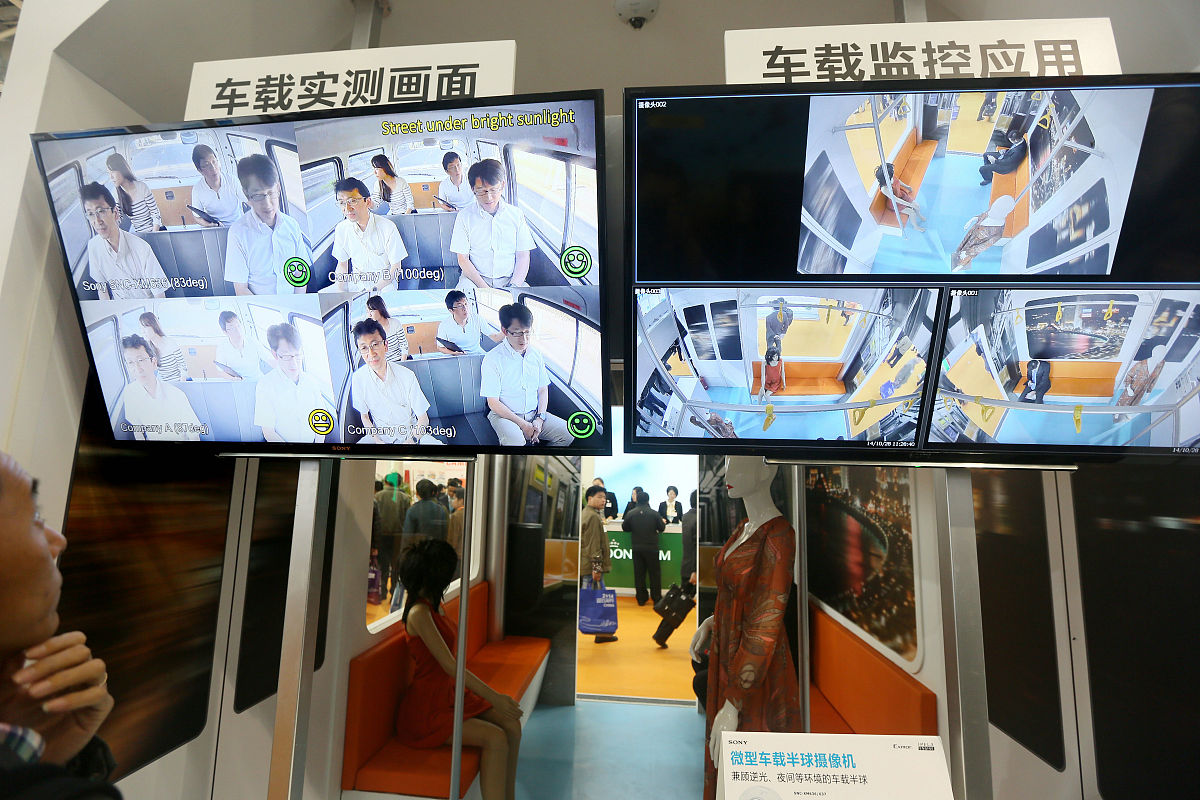 如果一个图像自动识别系统采用cifar-10作为训练数据它的应用场景可能包括哪些方面？为什么？