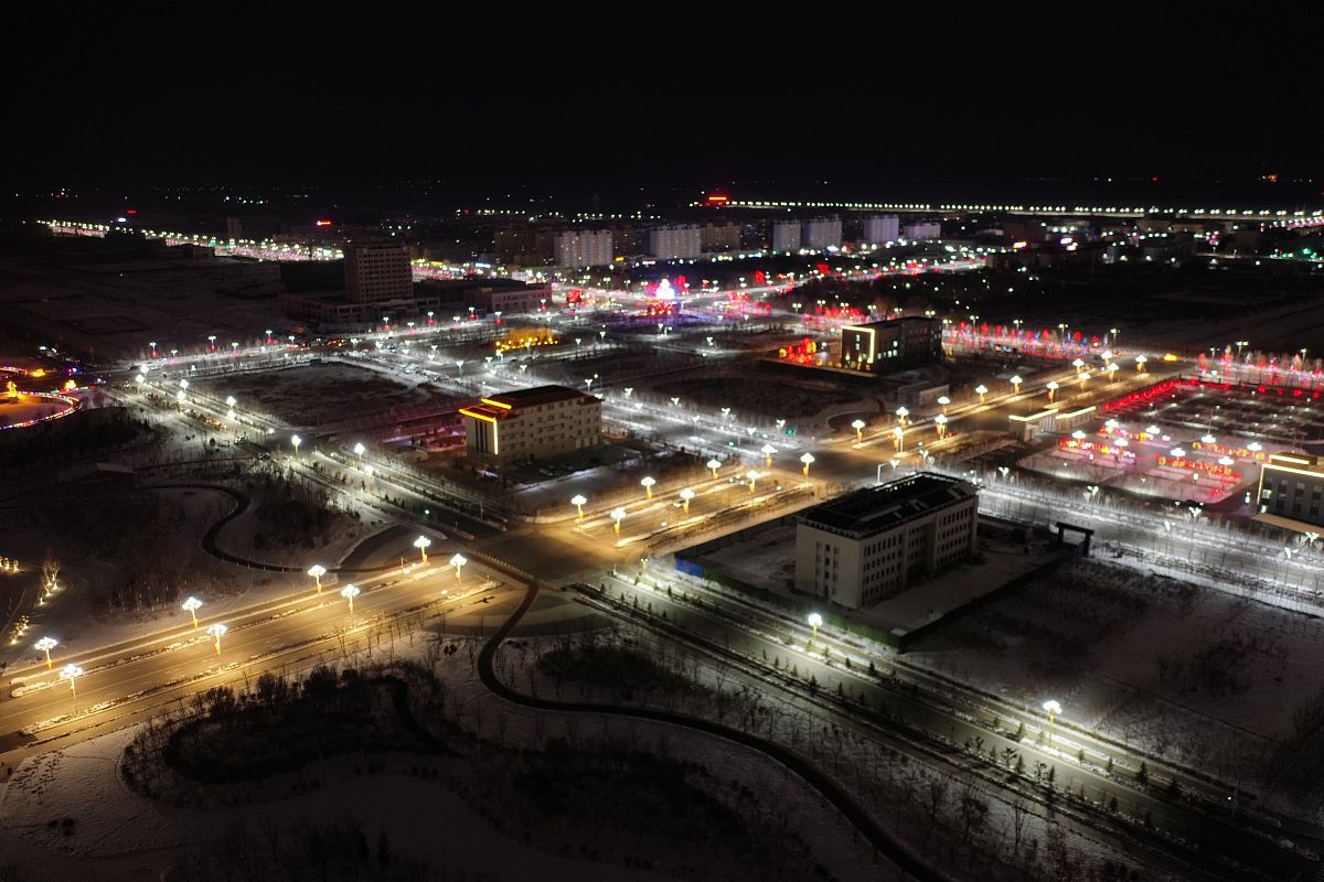 2021年2月10日夜晚,新疆博州,一场炫丽的灯光秀,在新兵团第五师双河市