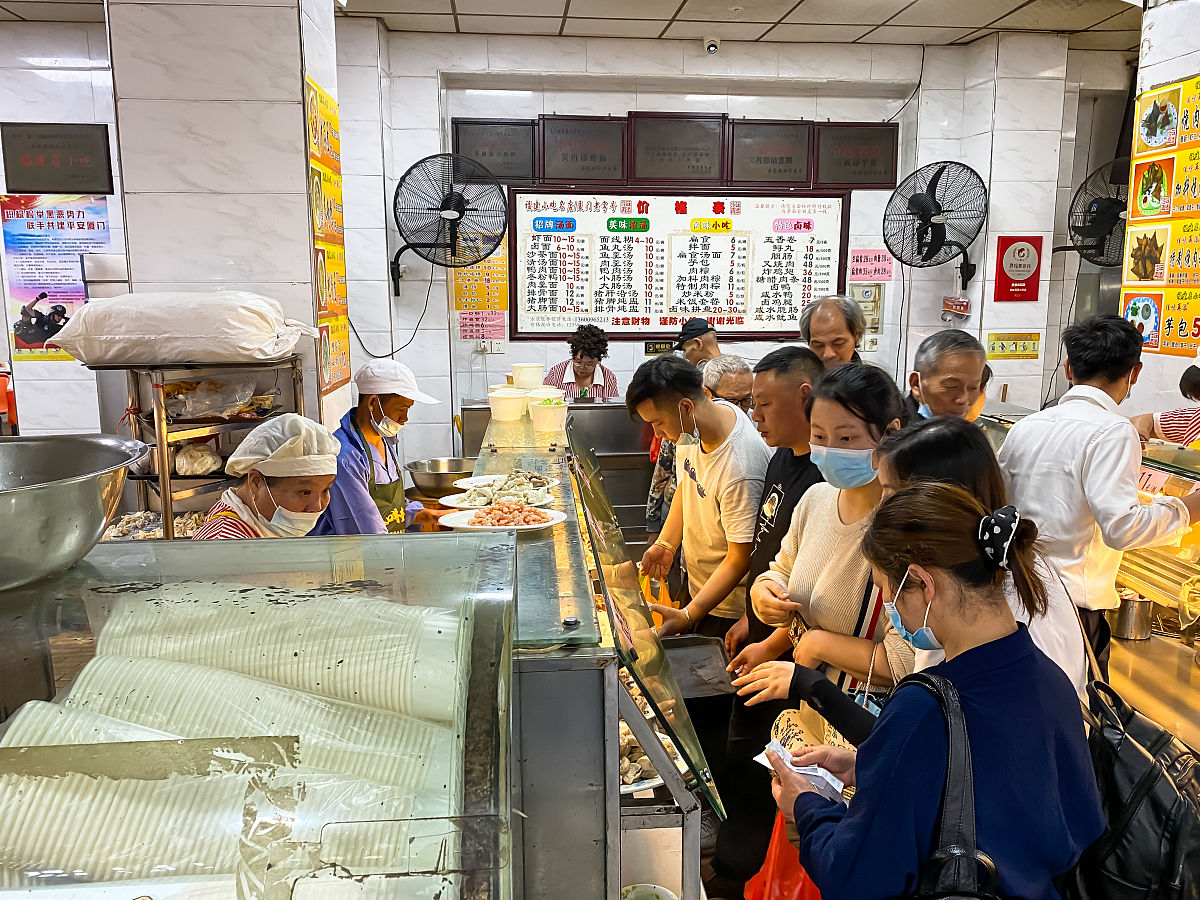 卤菜创业：从小摊到连锁门店的五阶段发展路径