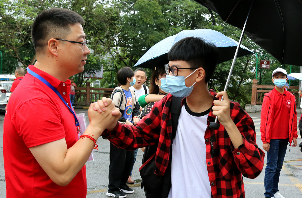 四川中考后中专选择指南：如何选择适合你的学校？