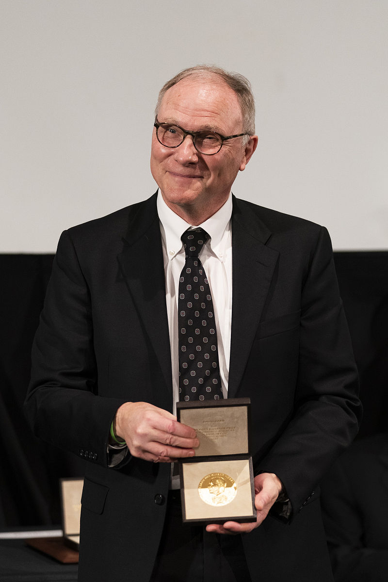 回归分析：探索变量关系与预测模型