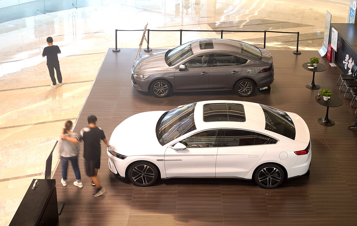 往届初中生可以报考保定新能源技工学校吗？