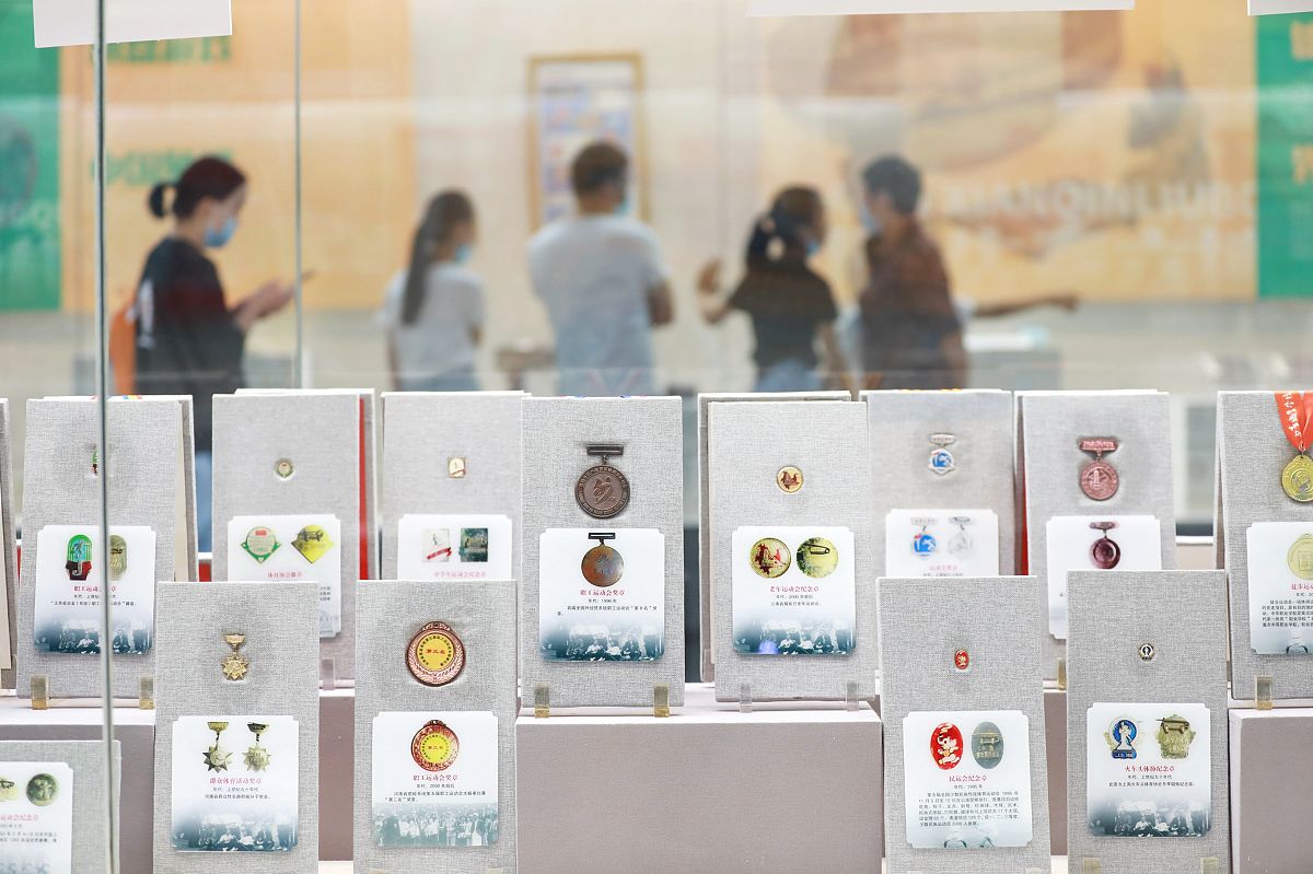 百草味毕业设计：市场分析、产品创新、品牌塑造与营销策略