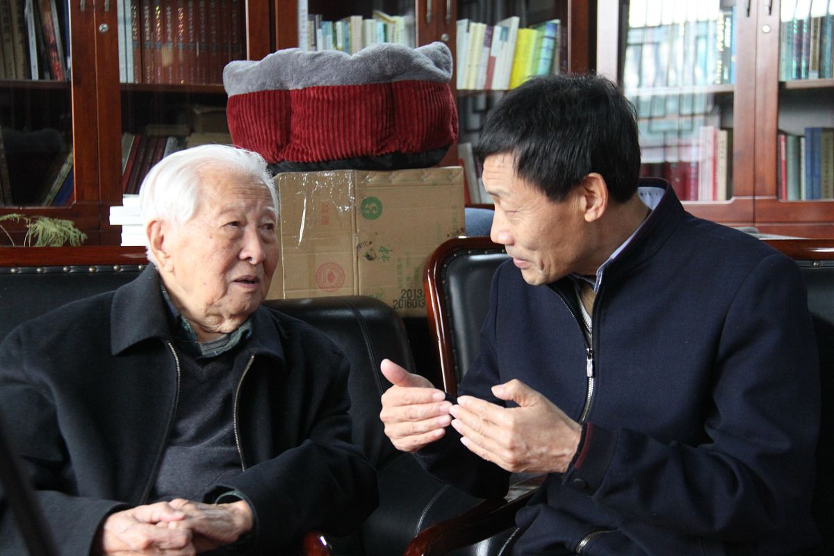 2018年11月8日,96岁高龄的故宫文物鉴定专家耿宝昌,在故宫博物院他的