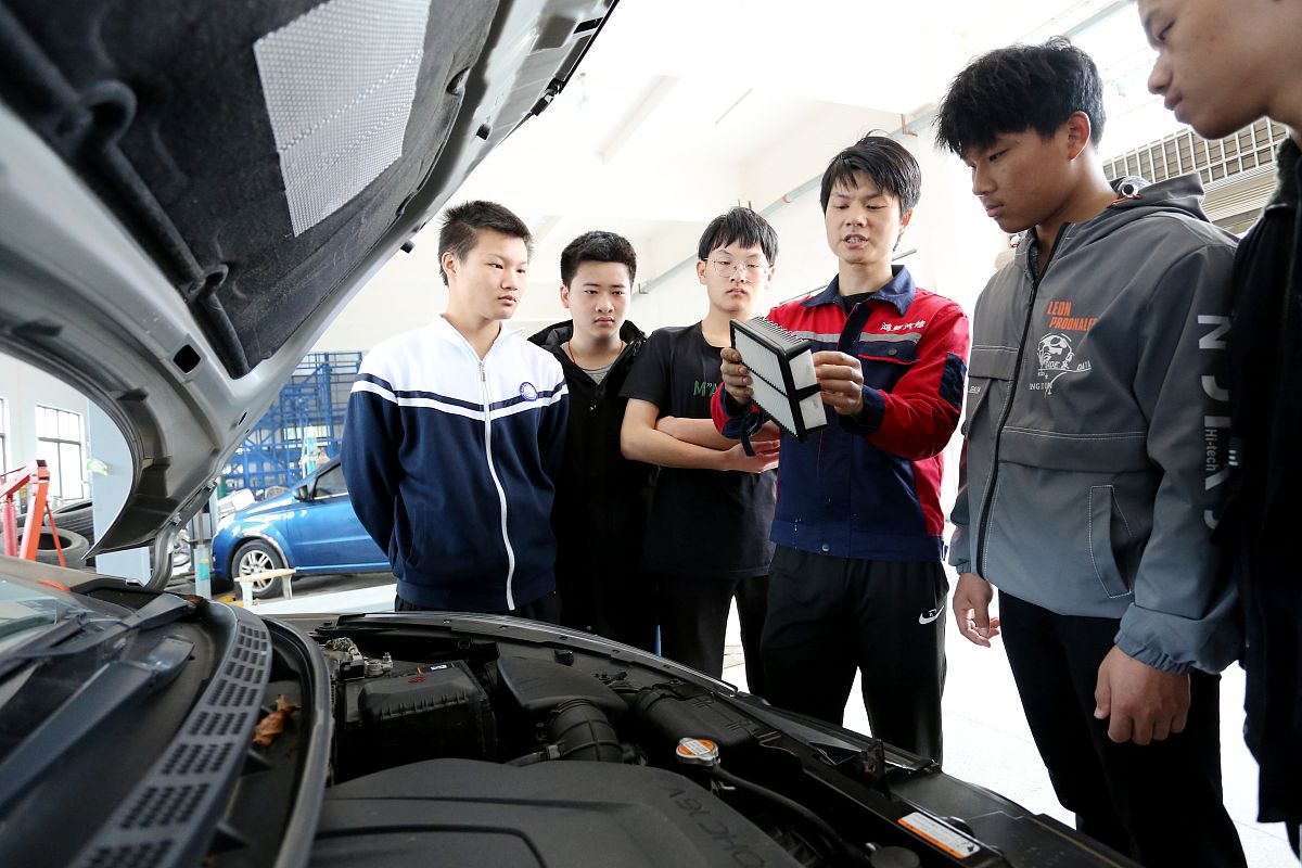 重庆初中生学汽修：前景、学校、内容详解