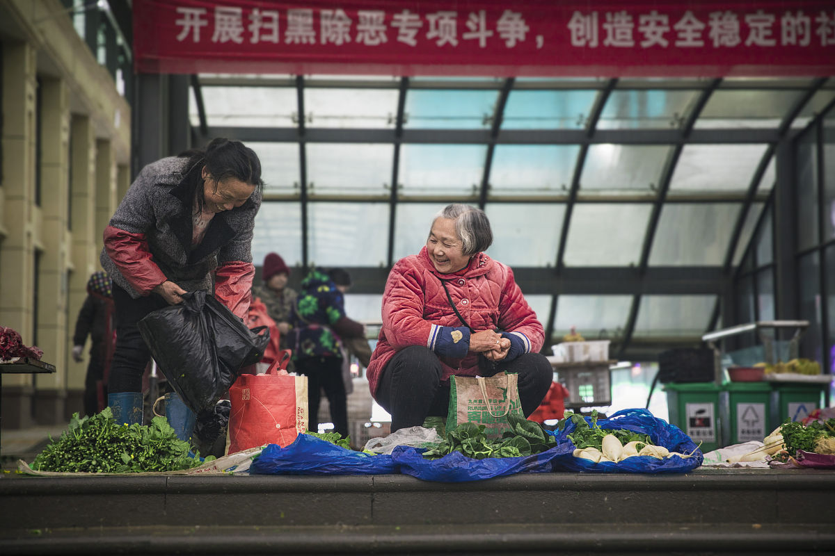 帮我续写：打造适老化菜市场