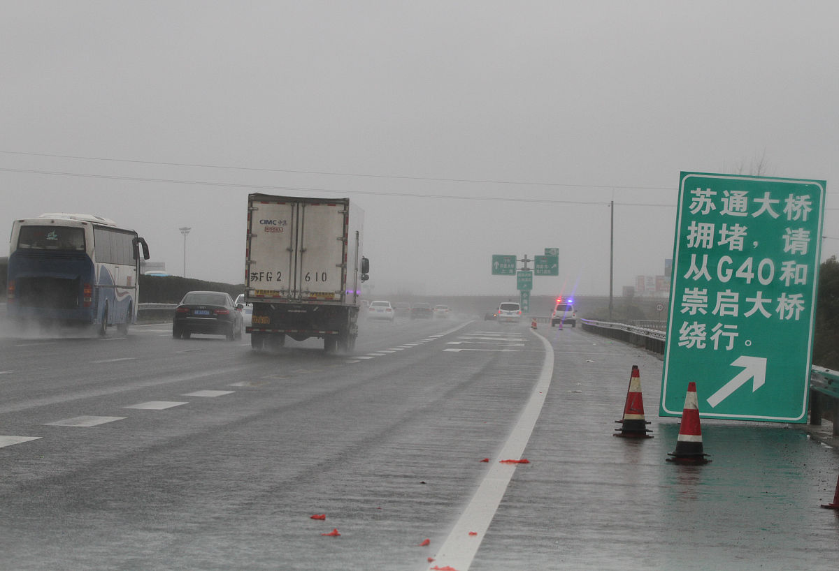 高速封路原因有哪些用250字帮我详细描述