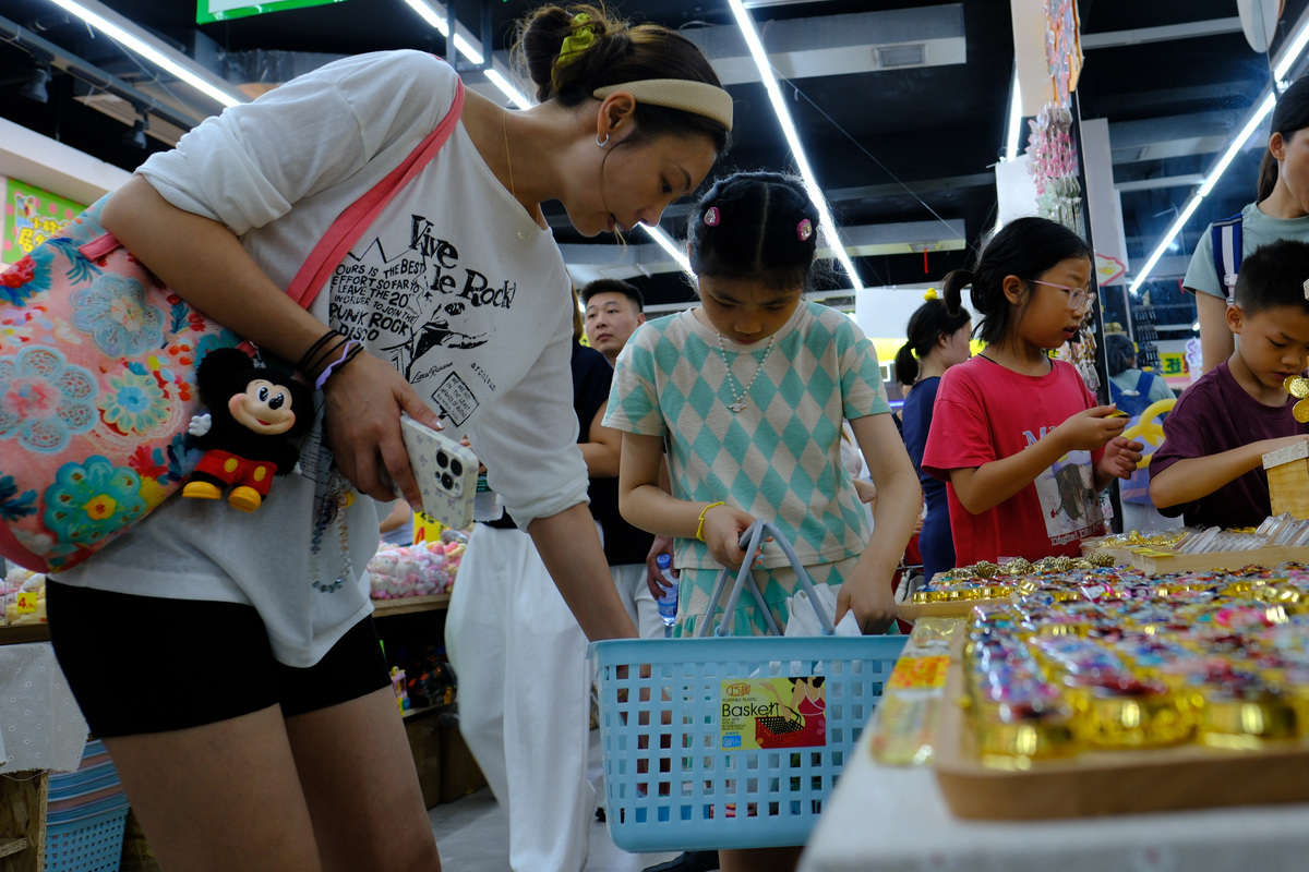 蒋弘睿、蒋弘烨 欢乐摆摊，好礼品等你来拿！