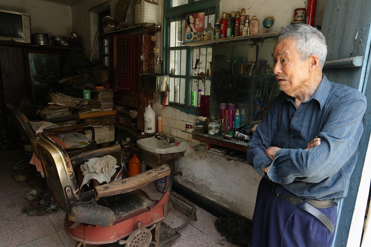 打开外婆的铁盒，那些温暖的回忆涌上心头