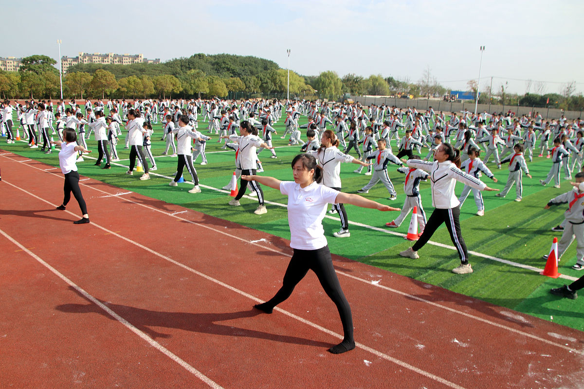 重庆幼师专业学校：美好的一天从晨间开始——早操活动展现活力