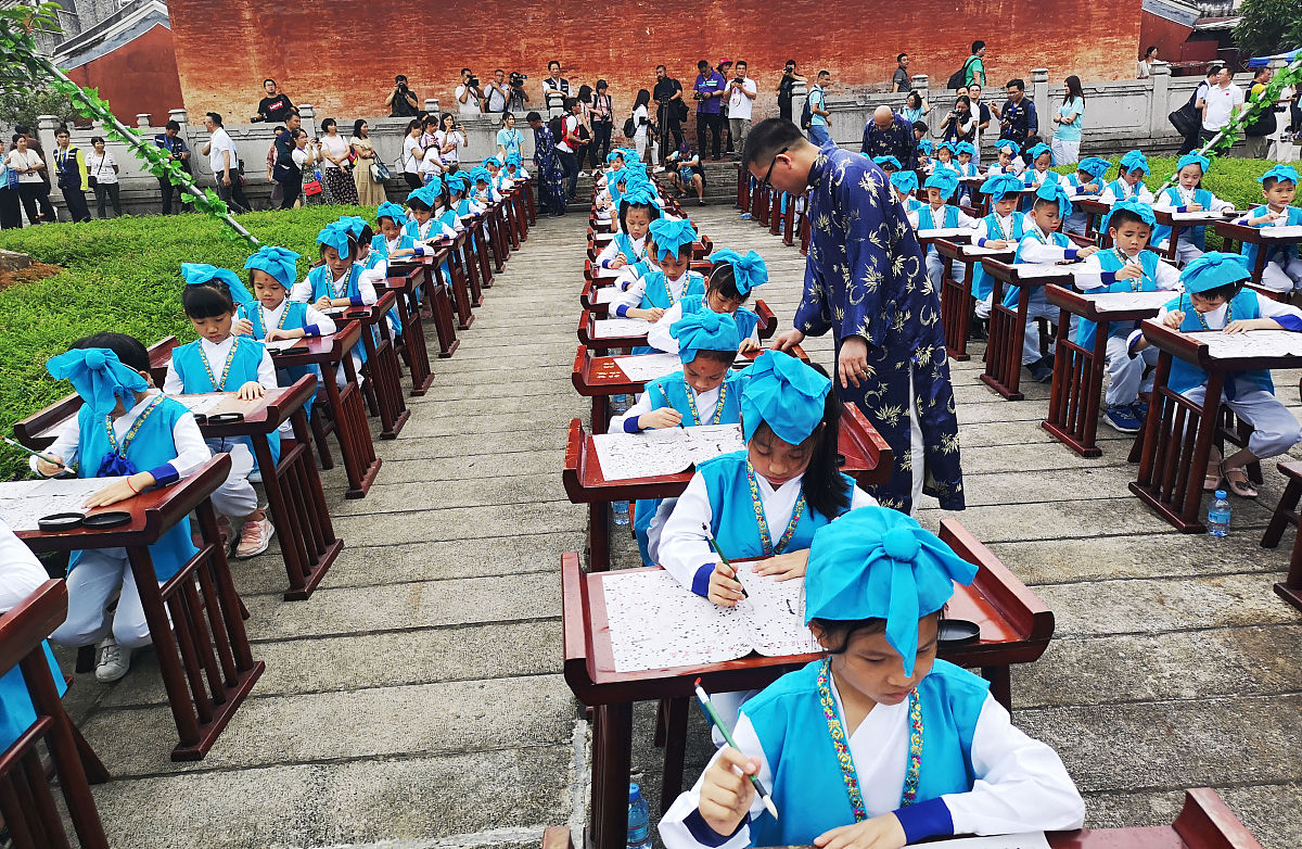 峨眉山研学夏令营：5天4夜深度体验，感受佛教文化与自然奇观