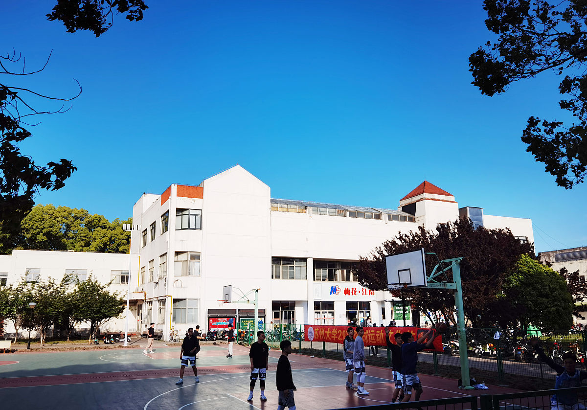 2021年4月20日,江苏省苏州市,著名高校,百年名校苏州大学,大学生们在