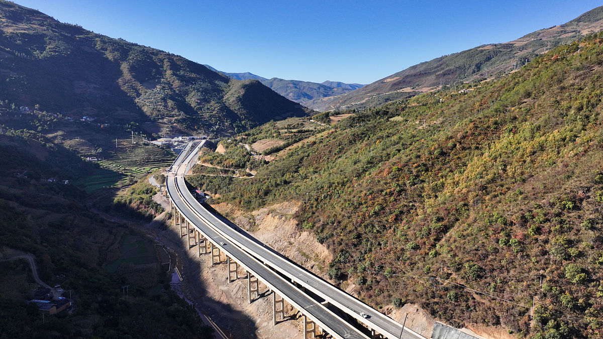 关于阿坝公路总承包新办详细过程字