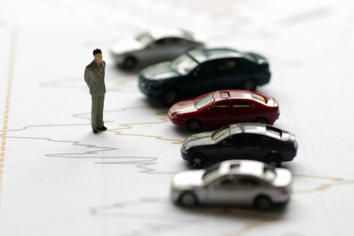 汽车销售的生活只有两季努力是旺季不努力是淡季类似文案