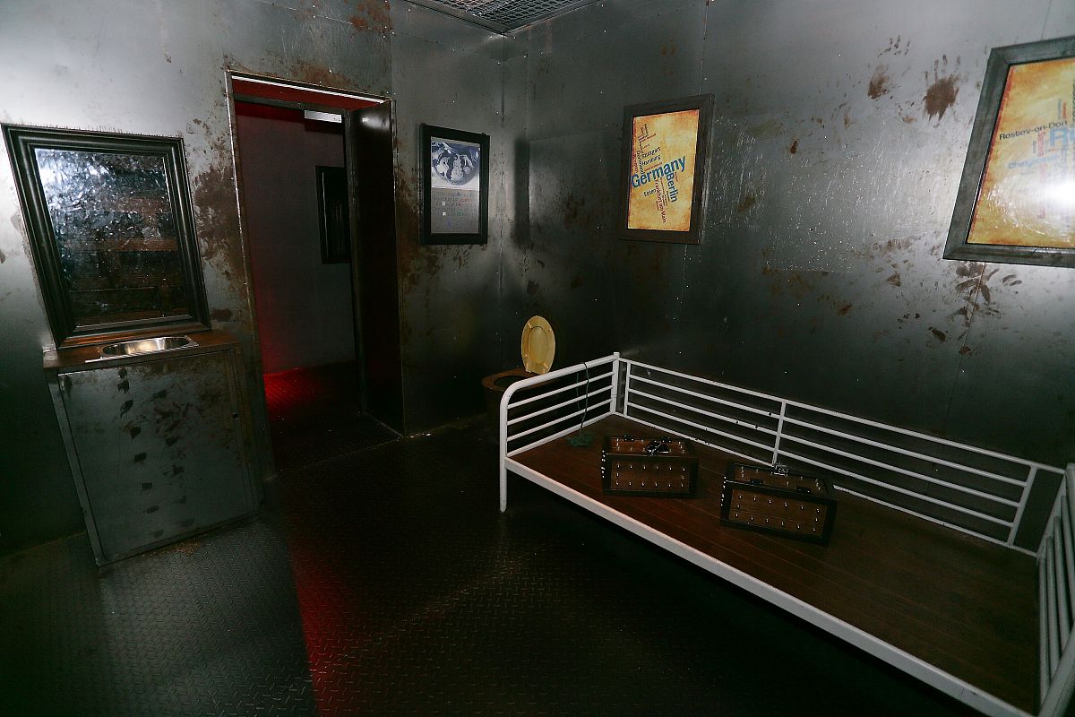 请写设计一个密室案