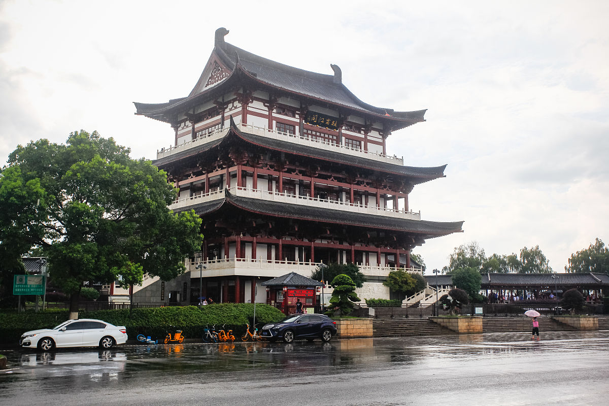 长沙商贸旅游职业技术学院航空服务专业就业前景 - 未来发展方向和提升竞争力