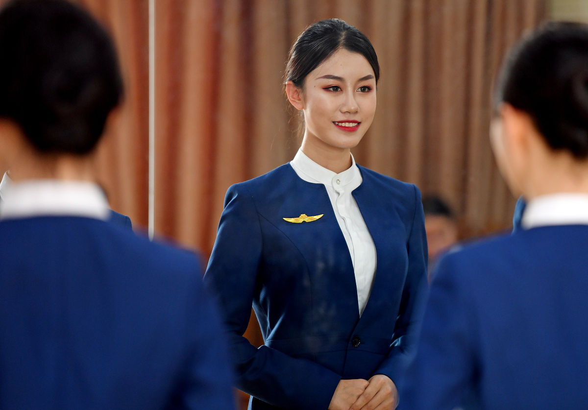 空姐在飞机上的航空礼仪用发散 空姐在飞机上的航空礼仪用发散