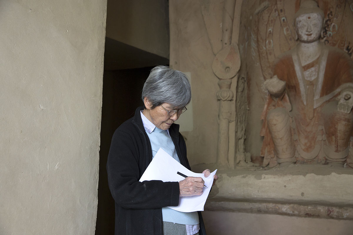 如何理解'敦煌文化展现了中华民族的文化精神、文化胸怀和文化自信'？