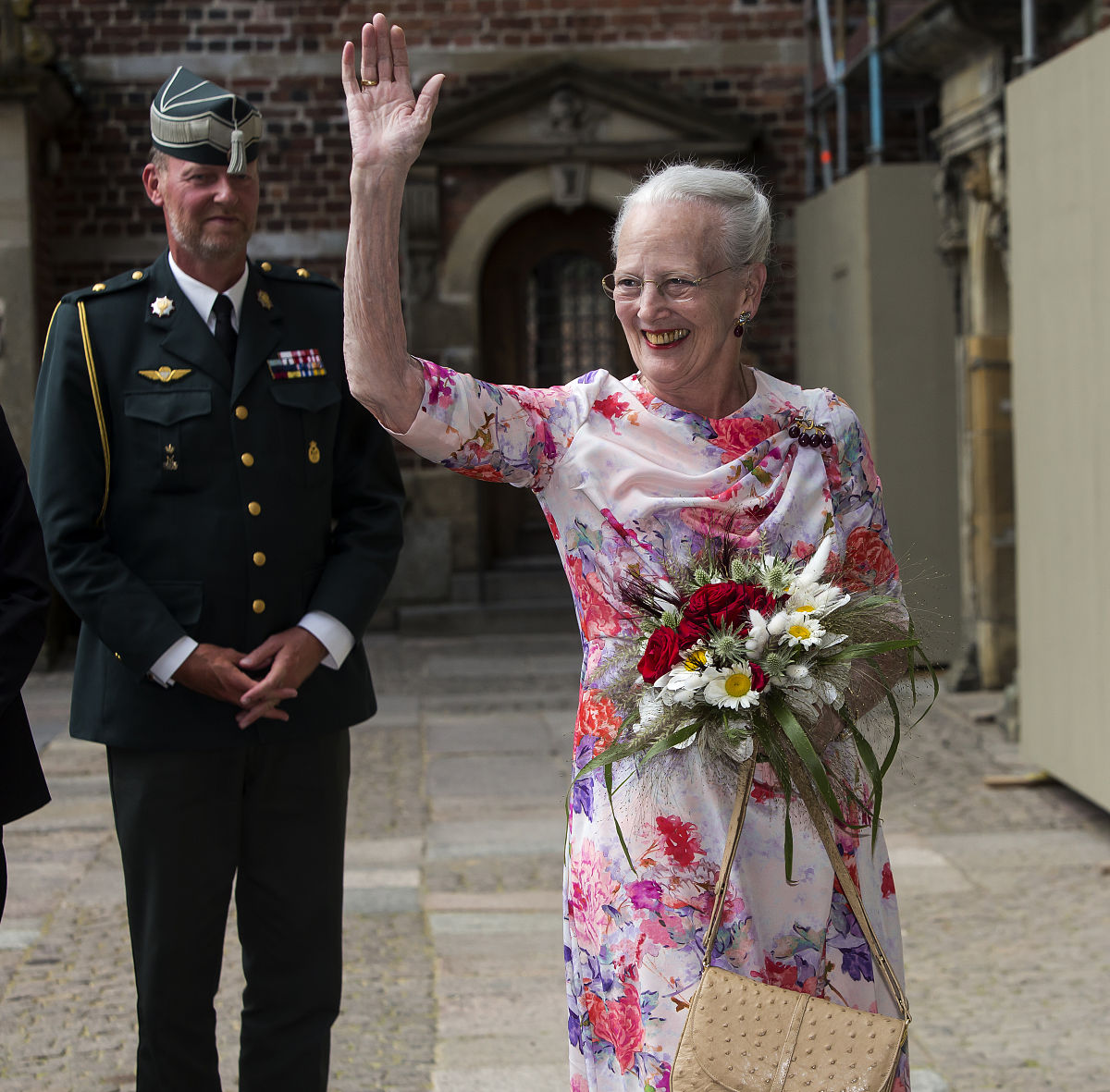 女王陛下，我有几个问题想请教您