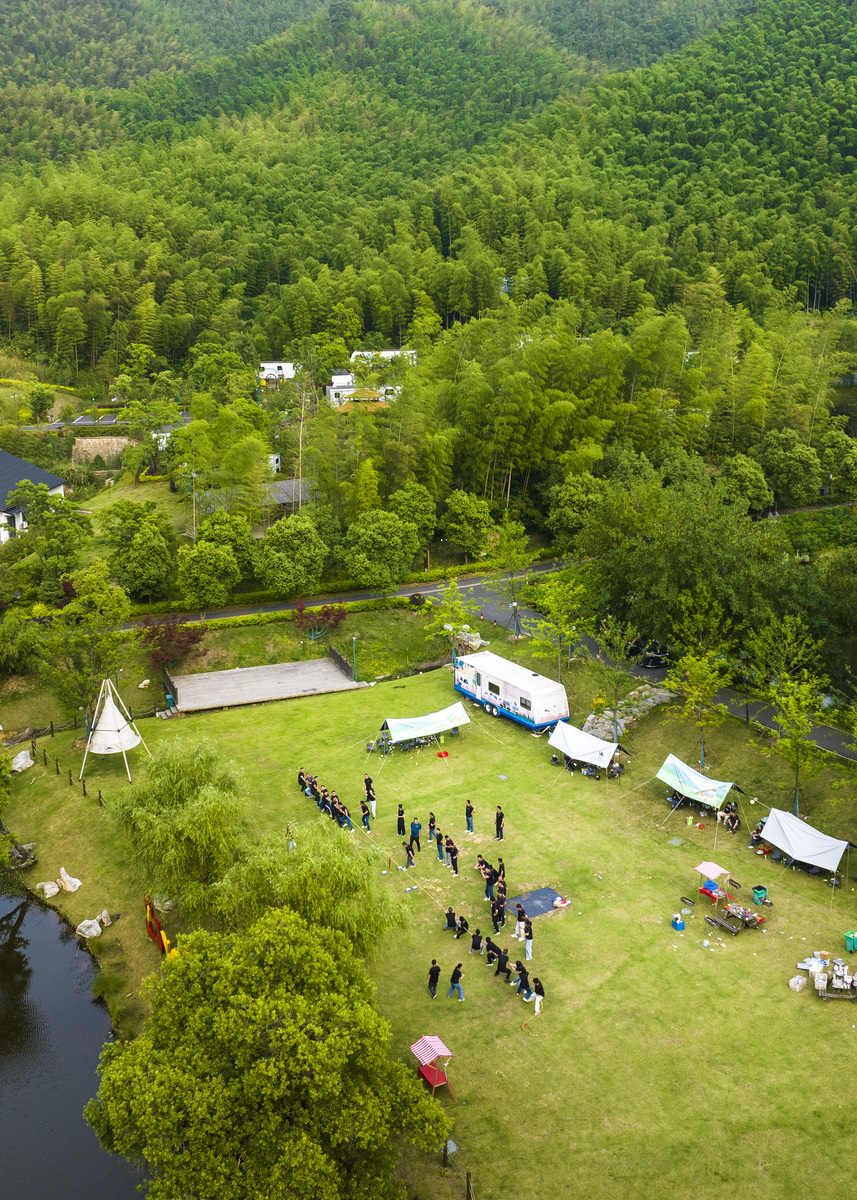 写一份露营基地项目策划字数要求3000越多越好