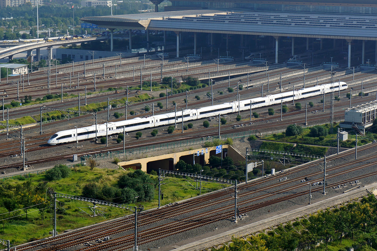 成都铁路工程技术学院分享：高铁建设是否饱受争议