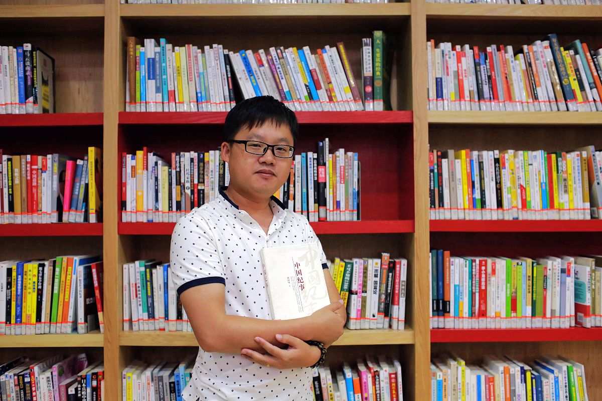 请以广东精神写一个项目名称团队名称和调研主题主题内容不少于200字主题内容中需要有历史事件