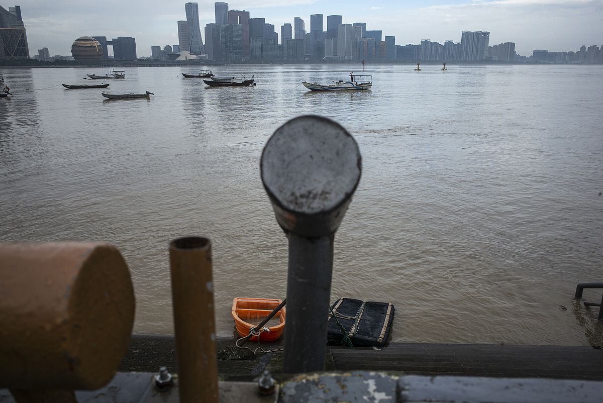 2020年7月8日,杭州,受持续7轮的强降雨影响,钱塘江上游新安江水库开闸
