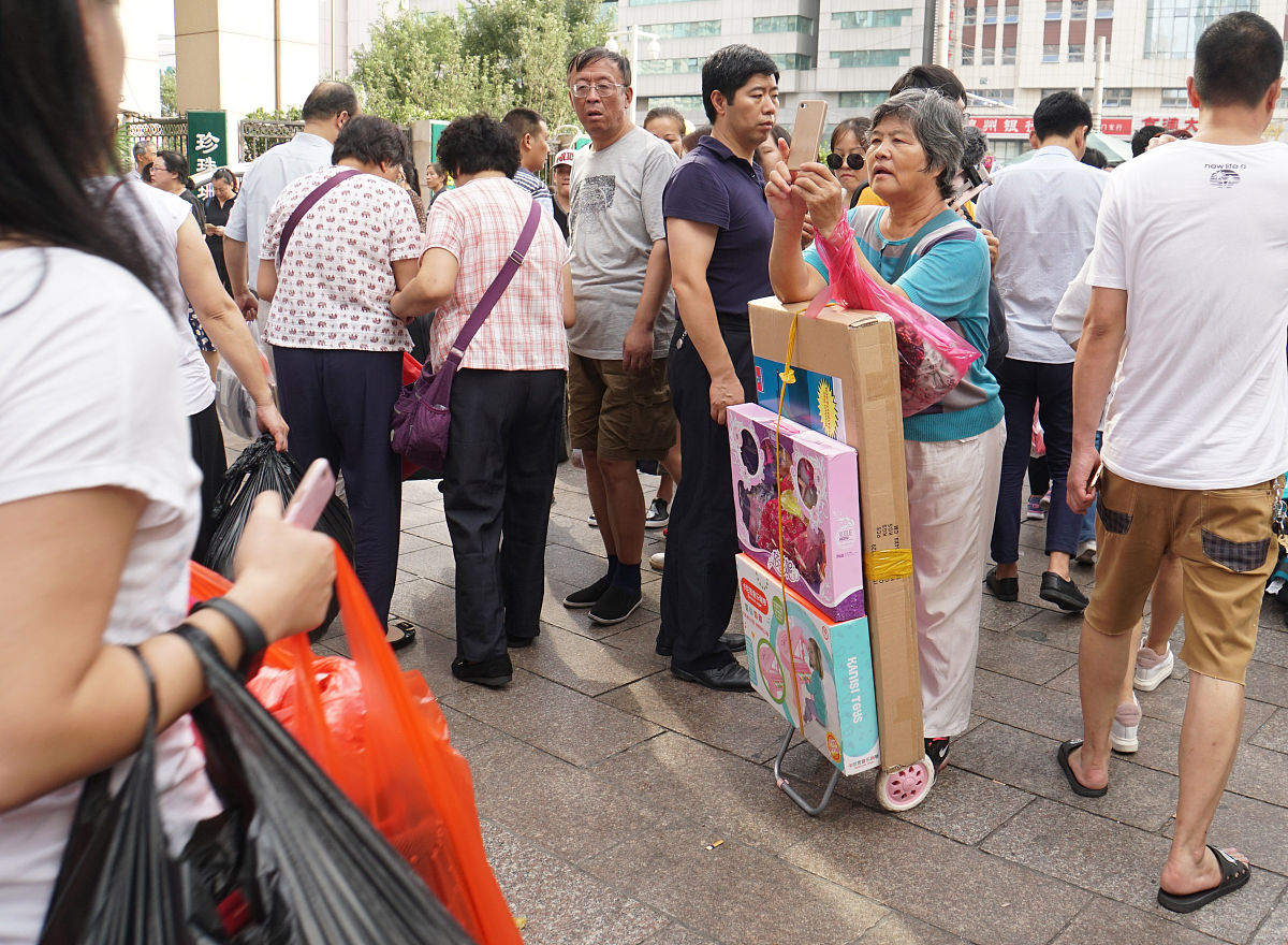 2017年9月15日,是北京阜成门外"天意小商品批发市场"营业的最后一天,