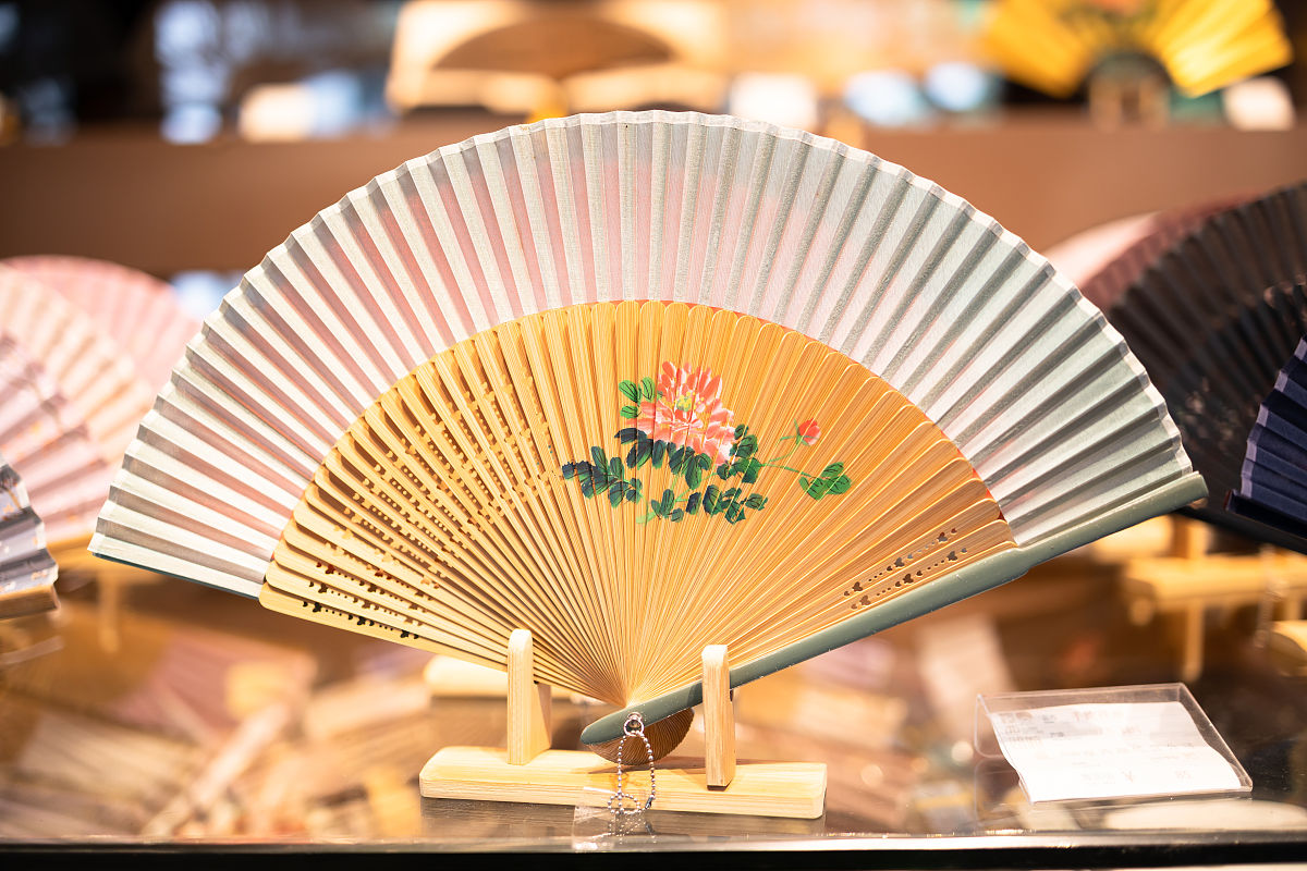 荣昌这善于其他折扇的不同之处