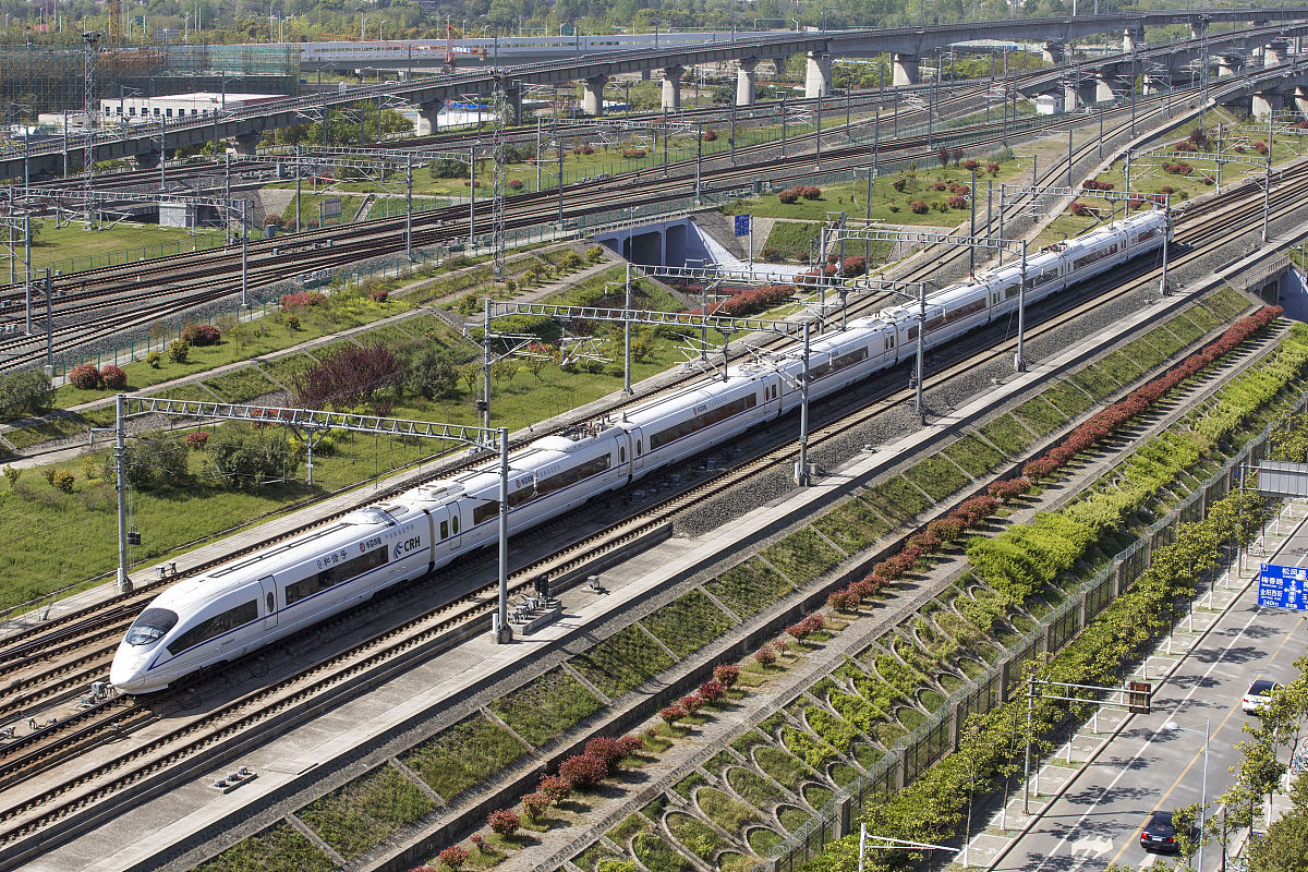 中国交通工具更新迭代：高铁、地铁、网约车等引领出行变革