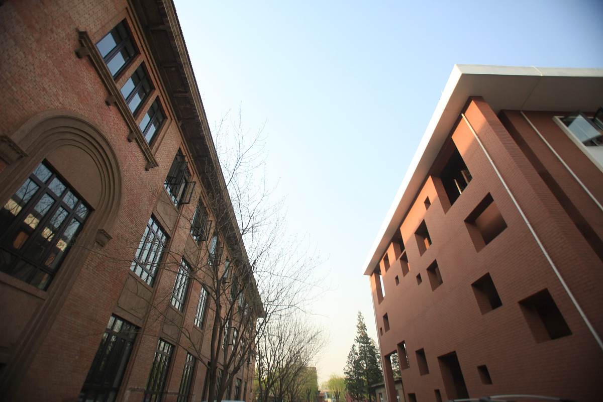 2011年4月12日,北京,清华大学将迎来百年校庆.