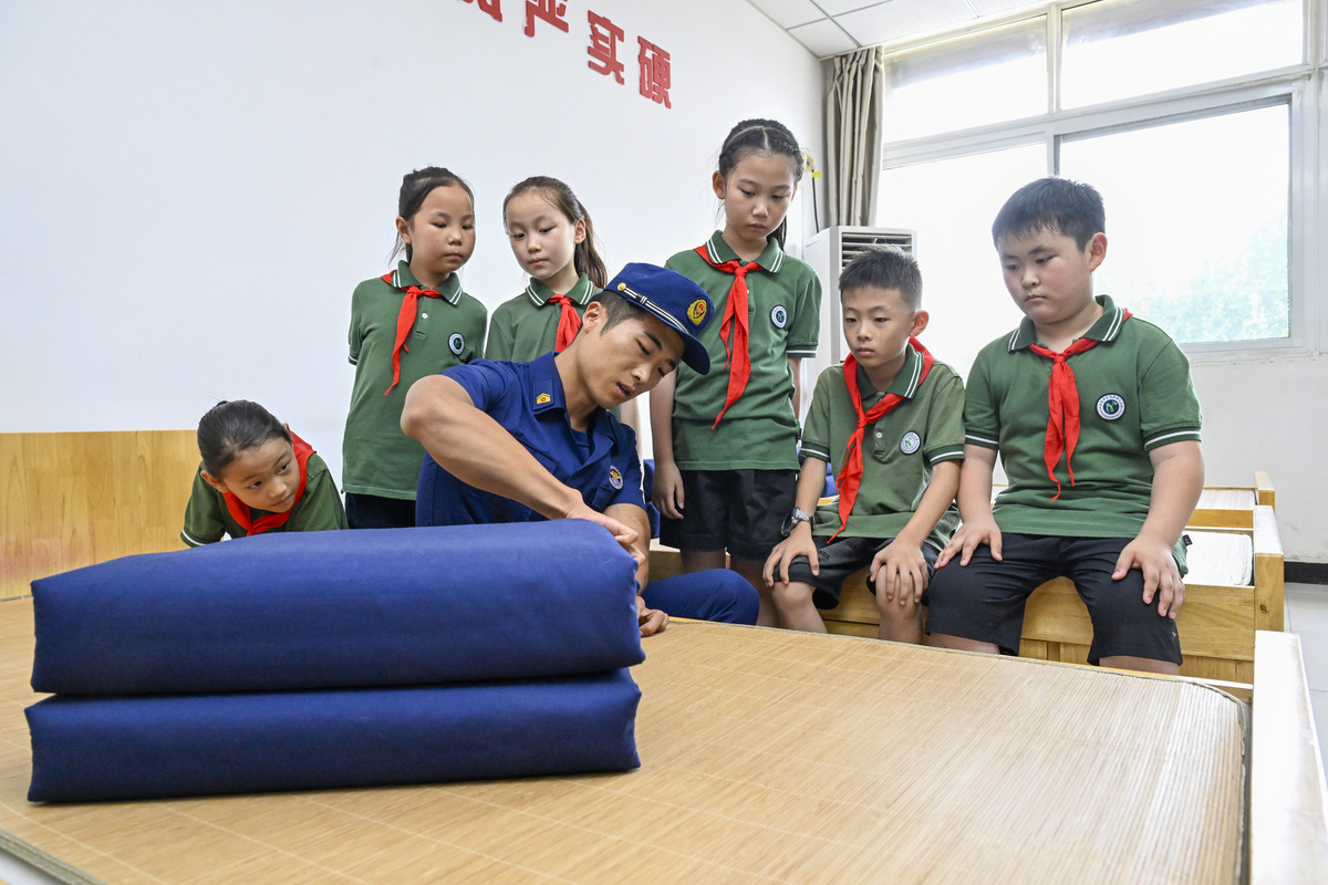 军训第一天感悟：从授旗到内务，感受军人精神