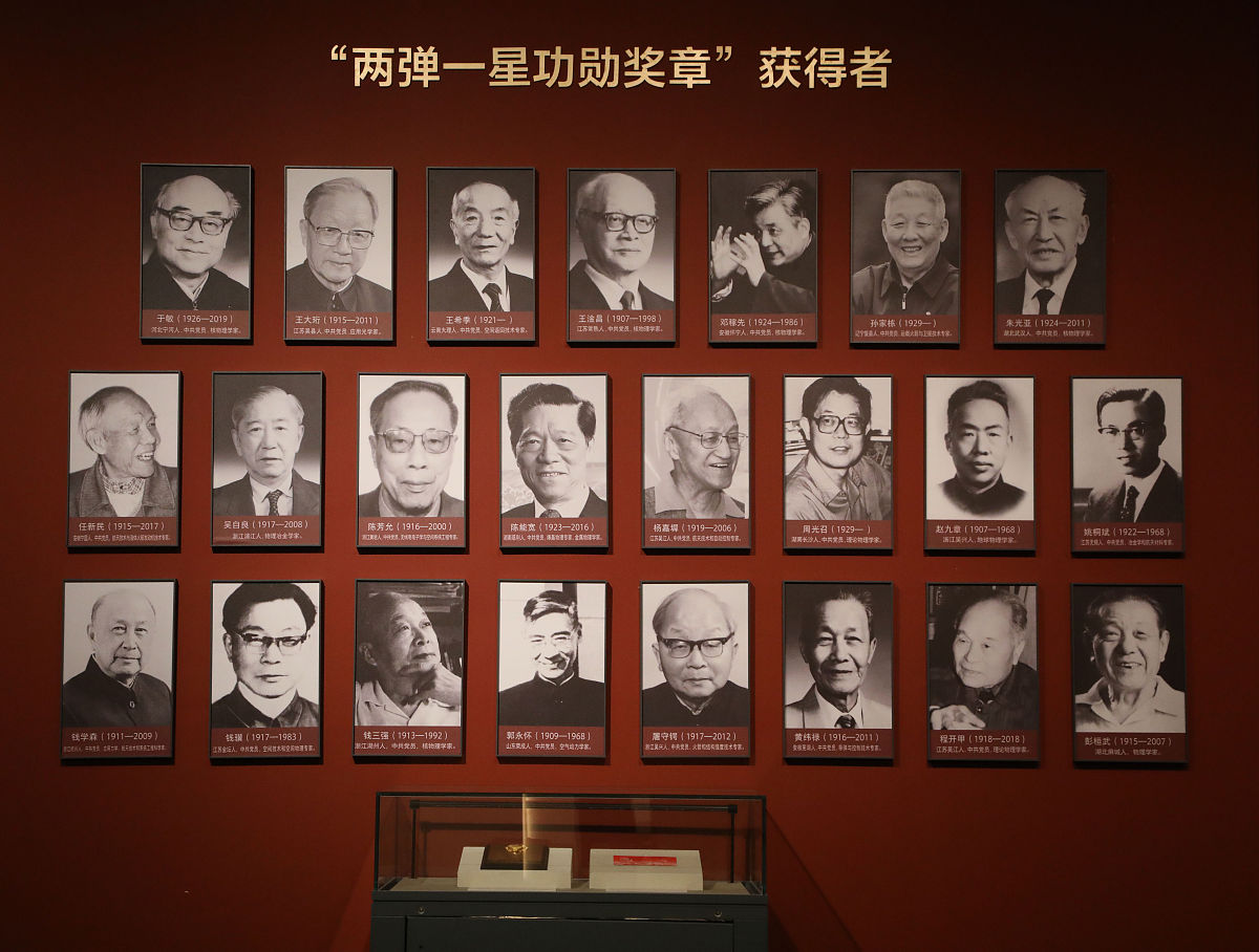 作为西安交通大学教授在青海两弹一星干部学院并进行了培训学习参观了原子城纪念馆和两弹一星旧址撰写学习体会以及如何对更好开展教学科研工作的思考并对如何进一步提升培训工作质量提出意见建议。不少于2500字