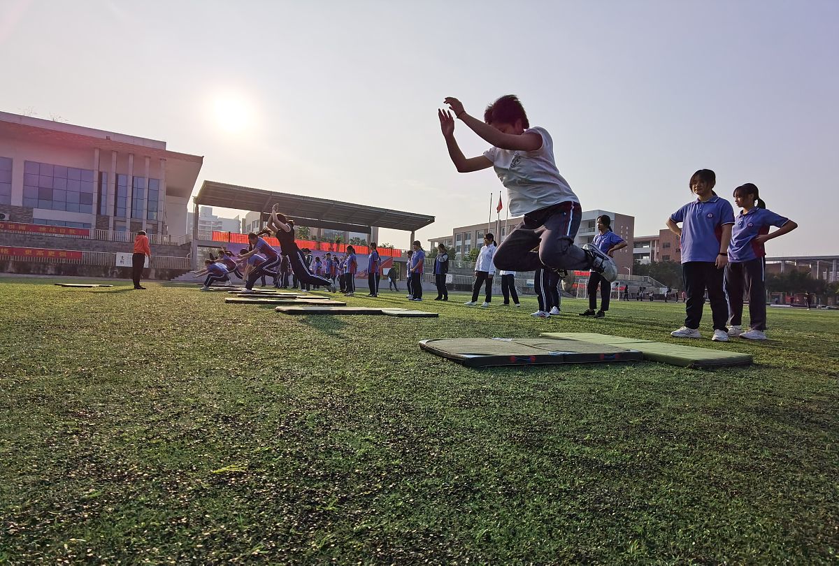 体育社团进入校园的可能性：优势、挑战与关键成功因素