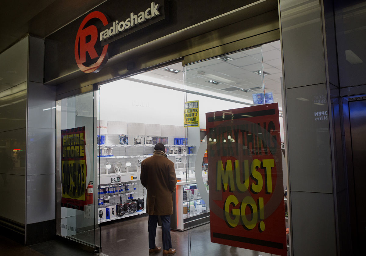 当地时间2015年2月25日,美国纽约,radioshack商店.美第二大电器连锁商