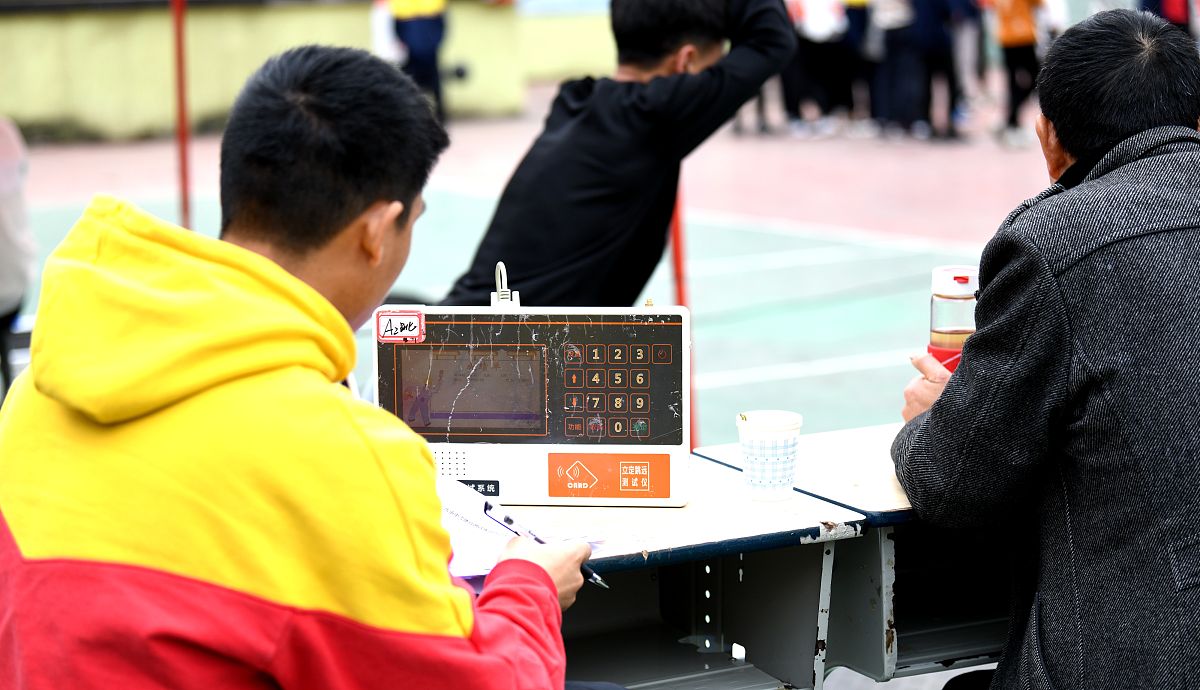 提交一份信息技术20A1初中八年级立定跳远学情分析方案包含学情分析目的内容学情分析方法和工具