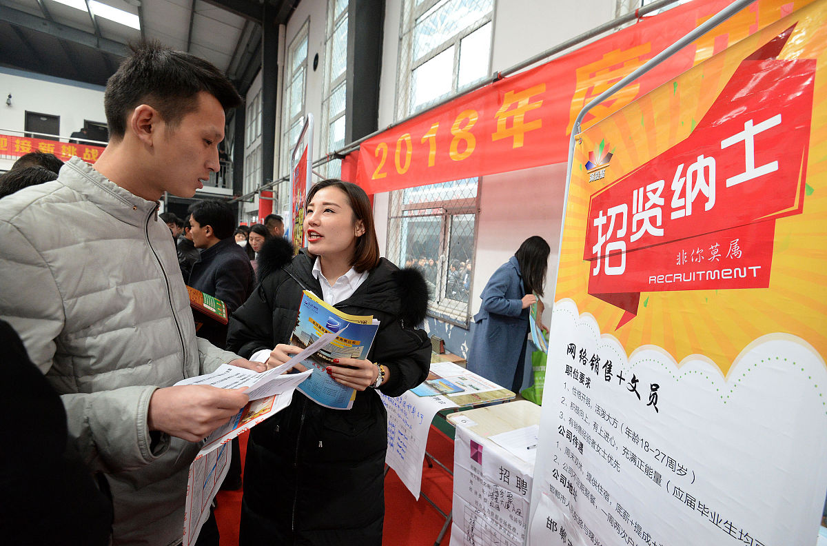 平安之声报：刘安用报纸填补广播空白，服务社区居民