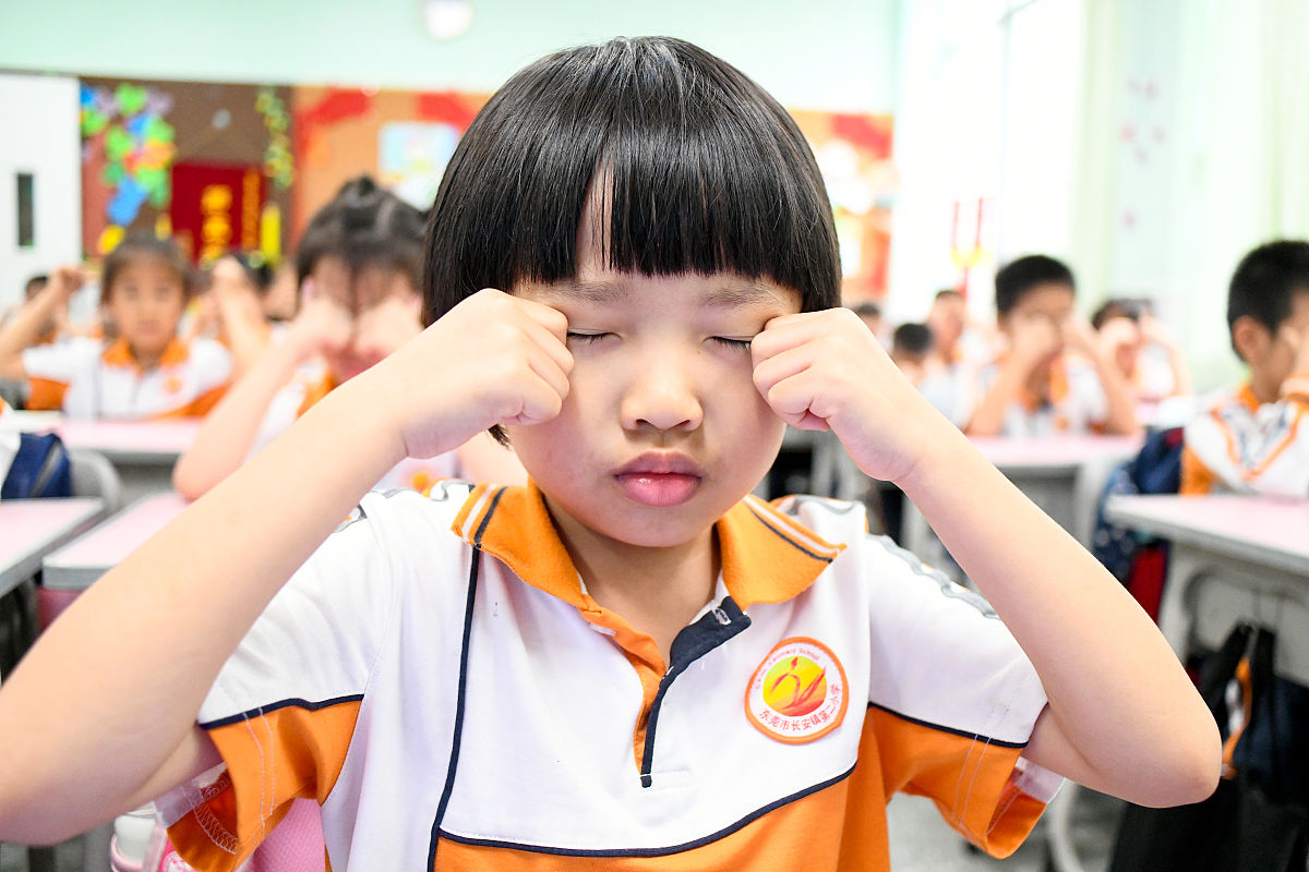 甘肃北方技工学校：中小学生为何近视率居高