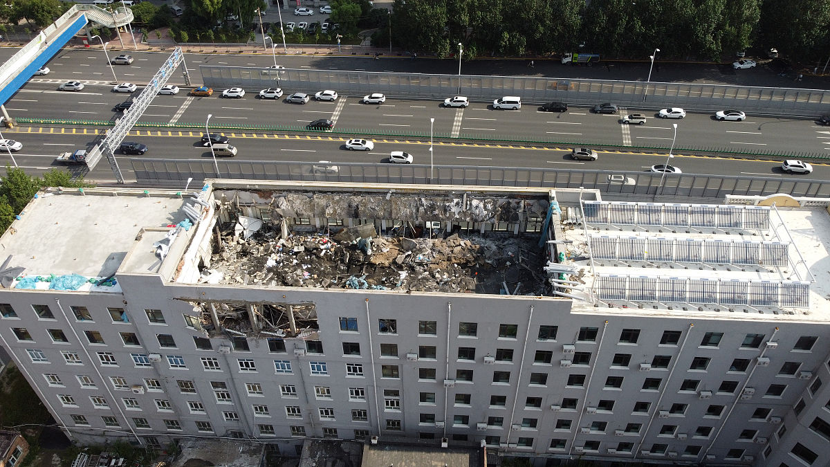 齐齐哈尔体育馆坍塌事故致9死：呼吁安全检查和监管