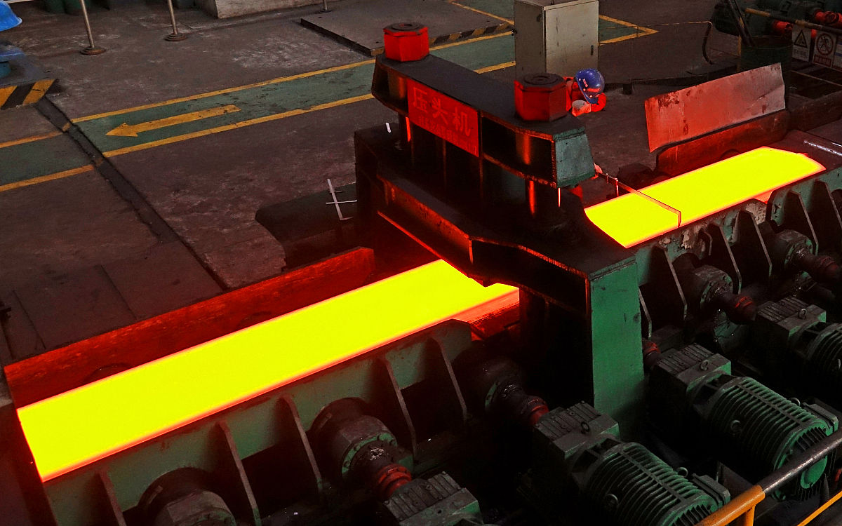 矩形板振动分析：机械动力设备安全运行的关键